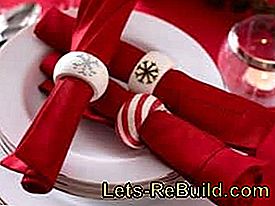 Sulenkite Kalėdų servetėles ir padarykite servetėlių žiedus: servetėles