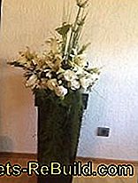 Blumengesteck Hochzeit: Bryllupskage som blomster arrangement - Kreativ dekoration ide til blomsterdekoration