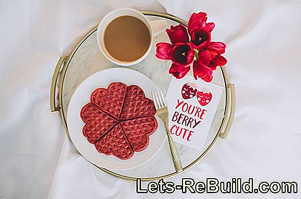 Valentine'S Day Breakfast In Bed