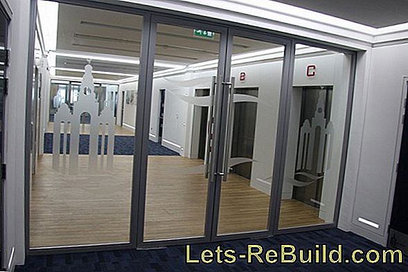 Installing a glass door: Glass doors as safety glass doors