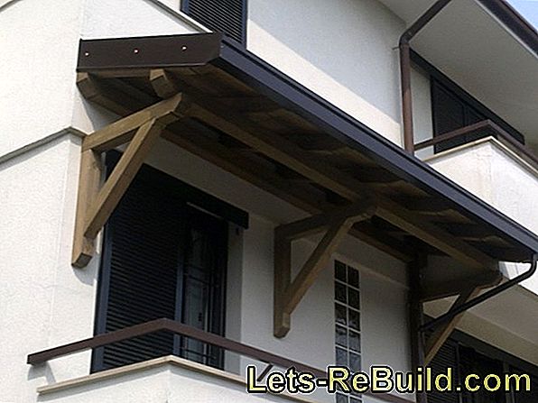 La costruzione di un balcone in legno